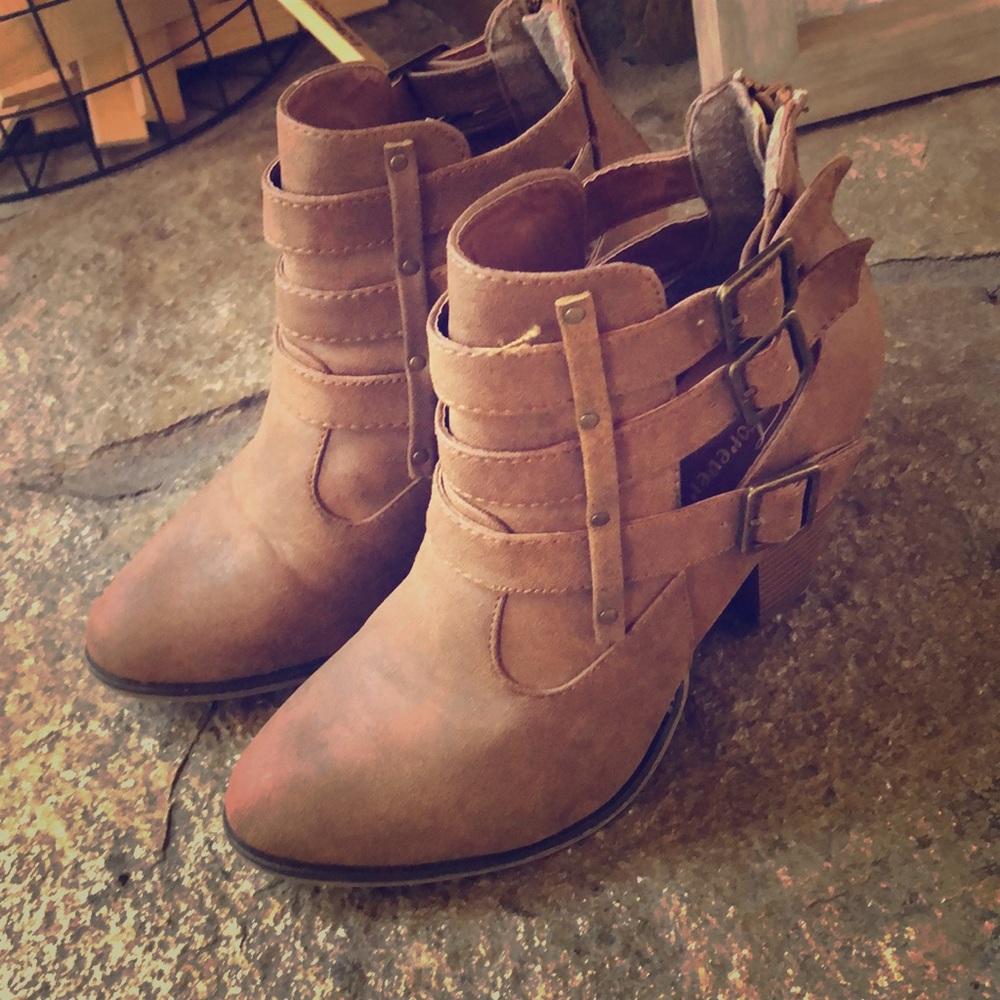 Wedge boots